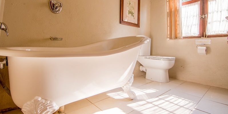 SelfCateringEarthCottageBathroom 012
